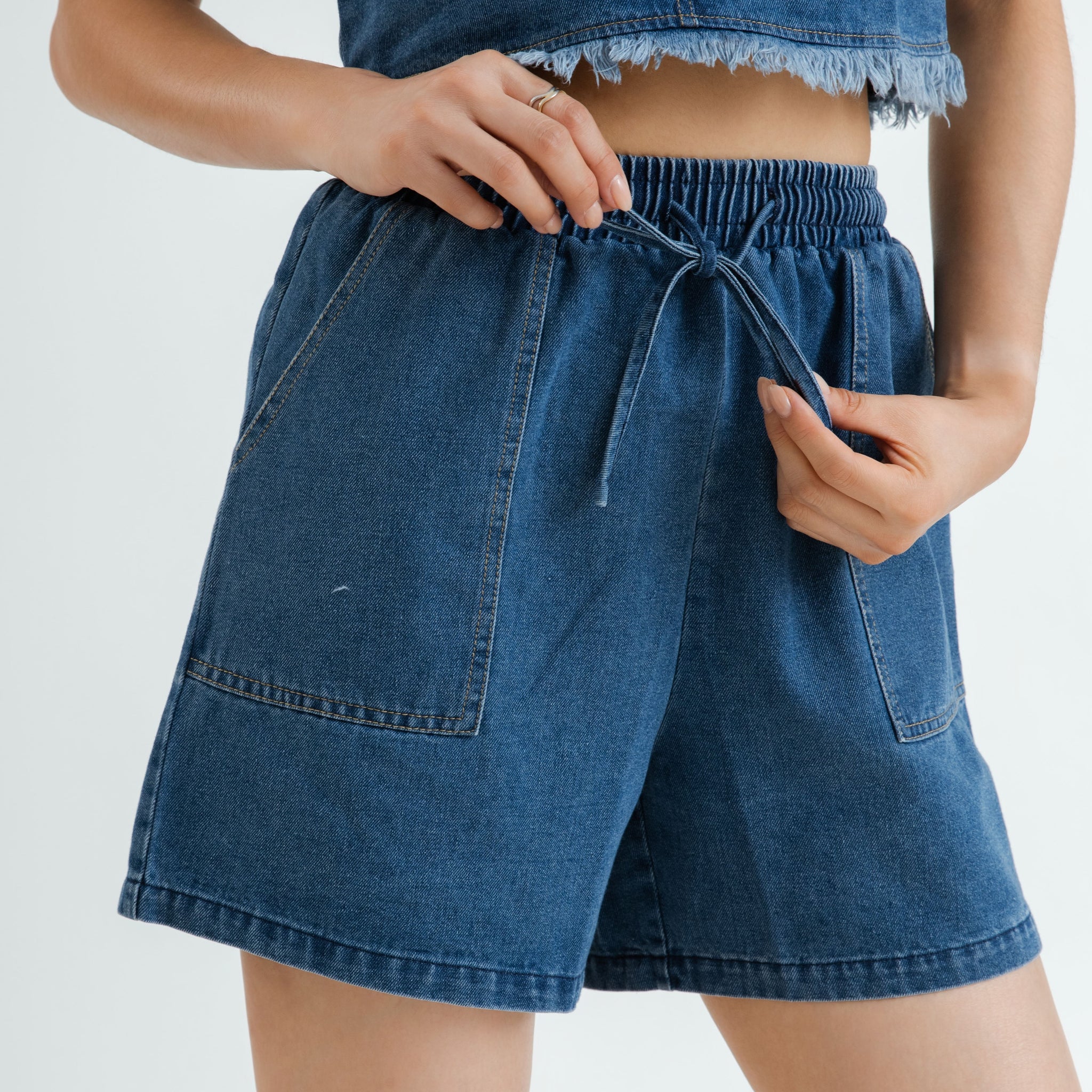 Elastic Waist Pocket Denim Shorts (Denim)