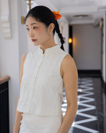 Moonlit Bloom Mandarin Collar Embroidery Sleeveless Top (White)