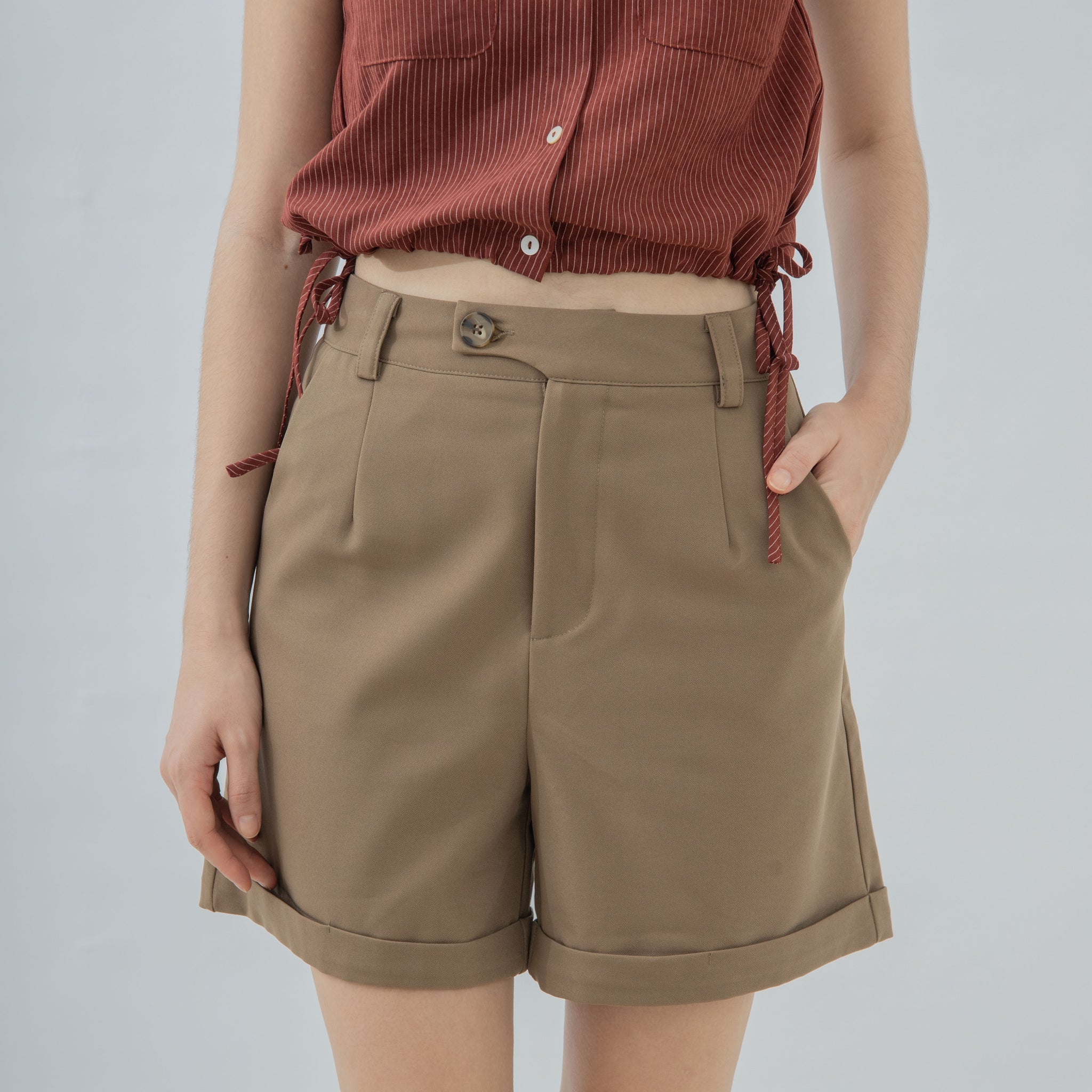 Side Button Folded Bermuda Shorts (Khaki)